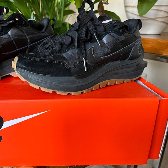 Nike vaporwaffle sacai black gum!